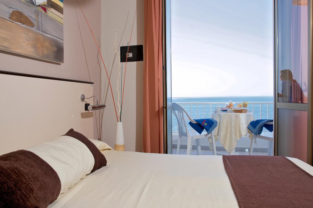 Hotel Mediterraneo Сапри Экстерьер фото